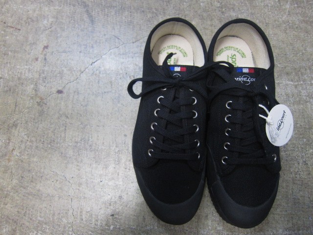 定番という名の人気のフランスSNEAKER (Spring Court) BL 入荷♪_d0152280_1492389.jpg