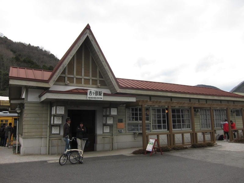 往時をしのばせるにぎやかさ。駅長コトラも出勤！・早春の片鉄ロマン街道②ーブロンプトンと瀬戸内の旅②_e0138081_135251.jpg