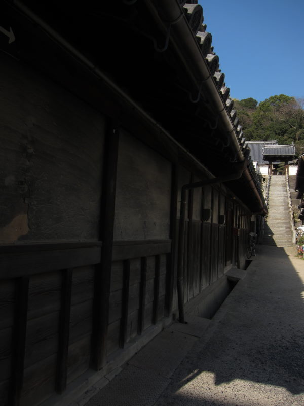 視線を向けるところ全て魅力的な風景・昔の日本がそのまま残されている竹原①ーブロンプトンと瀬戸内の旅③_e0138081_2105434.jpg