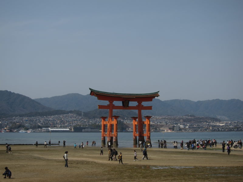 平家の権勢の象徴、贅沢な建物と景色の厳島神社・宮島②ーブロンプトンと瀬戸内の旅⑦_e0138081_442296.jpg