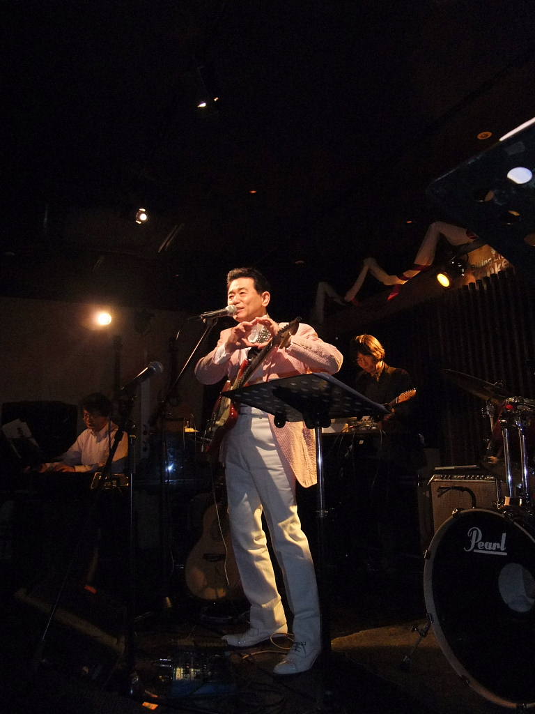 今日は月曜日 先週末の写真をアップします。_e0119092_14153314.jpg