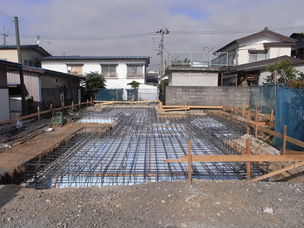 基礎配筋工事が進んでいます。_e0197748_17225333.jpg