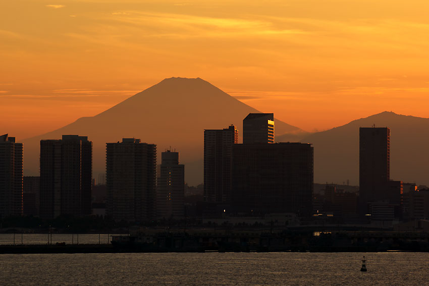 大黒ふ頭からの夕景_e0153076_2223228.jpg