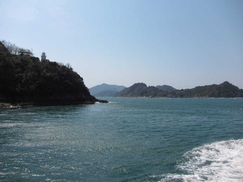 瀬戸内海に浮かぶ島々に旅情を感じるフェリーの旅・岡村島・瀬戸内海ーブロンプトンと行く瀬戸内の旅⑭_e0138081_225763.jpg