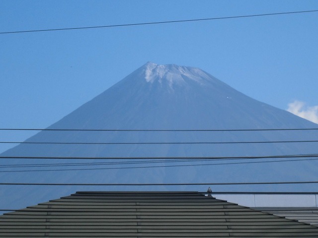 富士山初冠雪! でもここは灼熱の南の国? 今泉地区体育祭_f0141310_7203544.jpg