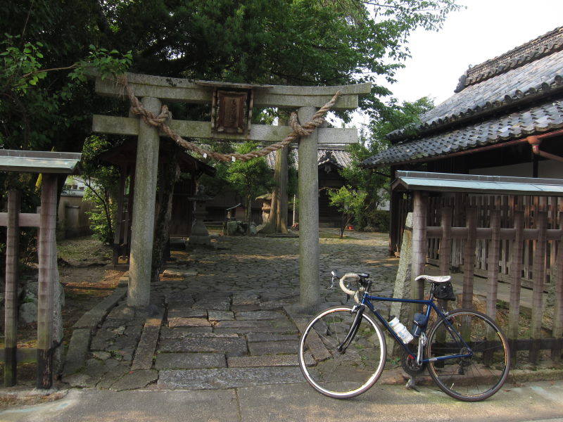 集合前にかつて船着き場として栄えた亀岡を散策ーLEGONのメンバーとのんびり美山サイクリング①_e0138081_1355270.jpg