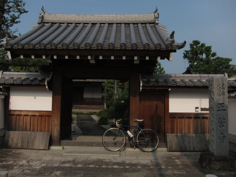 集合前にかつて船着き場として栄えた亀岡を散策ーLEGONのメンバーとのんびり美山サイクリング①_e0138081_138013.jpg