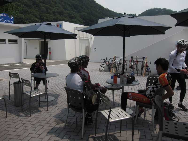 日本昔話に出てきそうな美しいかやぶきの里を散策ーLEGONのメンバーとのんびり美山サイクリング②_e0138081_151407.jpg