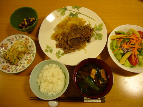 肉じゃが だし巻き卵 野菜サラダ ひじきのトマト煮 小松菜と油揚げの赤だし 今日の献立 その他いろいろ
