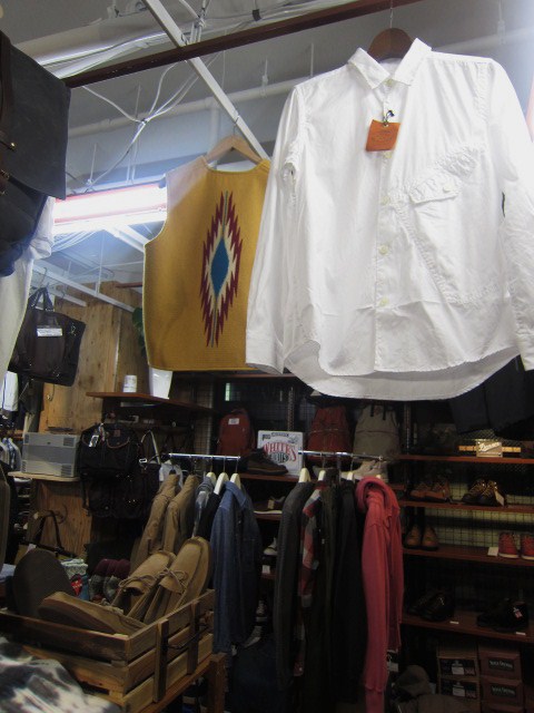 お待たせしました!★ Kato ・・・当店・別注 BIG Pocket SHIRTS (WHITE)入荷♪ _d0152280_23523874.jpg