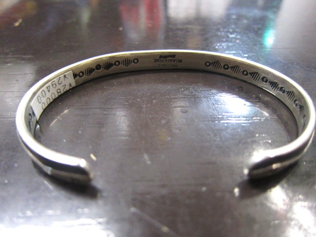 SILVER BANGLE ・・・ TOP ARTIST (Indian JEWELRY) その①_d0152280_3255957.jpg