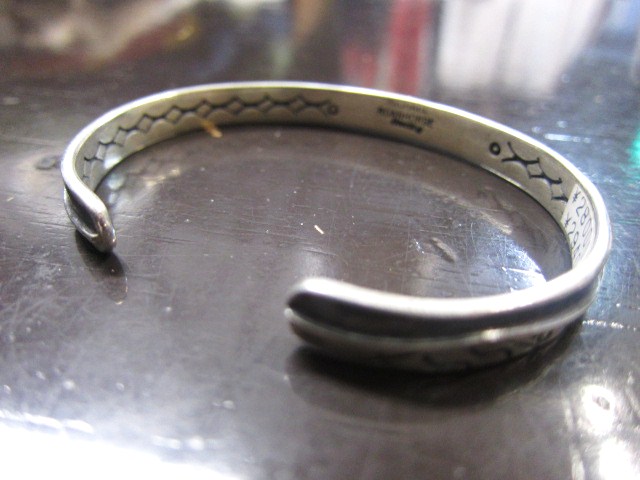 SILVER BANGLE ･･･ TOP ARTIST (Indian JEWELRY)　その①_d0152280_3263051.jpg