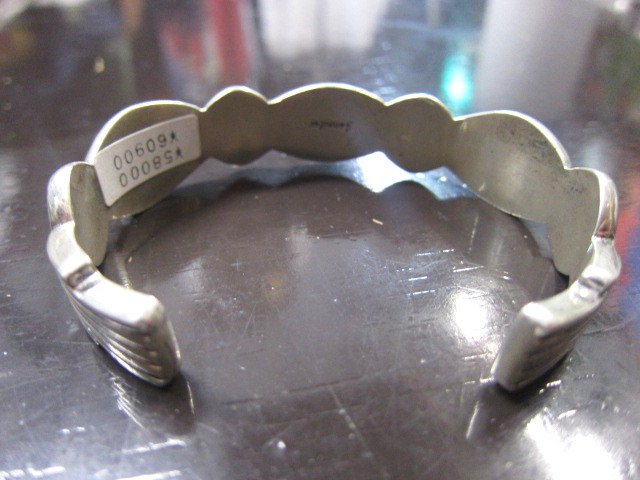 SILVER BANGLE ・・・ TOP ARTIST (Indian JEWELRY) その①_d0152280_3332866.jpg