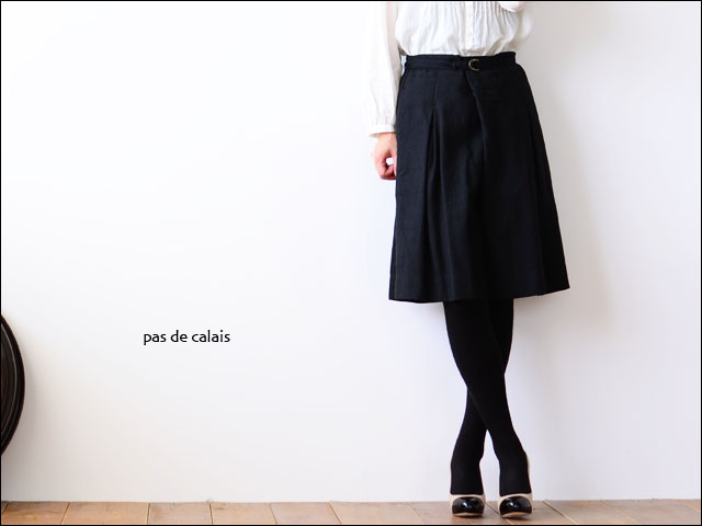 pas de calais [パドカレ] ウールリネンツイル タックショートパンツ [8483] _f0051306_1661783.jpg