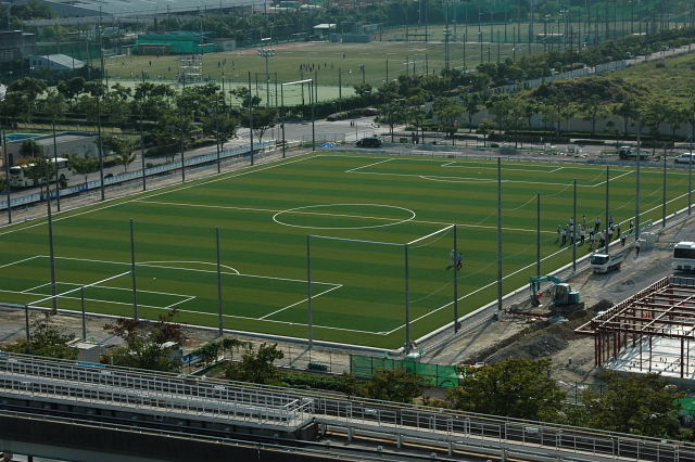 神戸レディース フットボール センター グラウンド整備工事完了 風に吹かれて