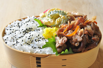 豚の蒸し焼き生姜味弁当_b0171098_825581.jpg