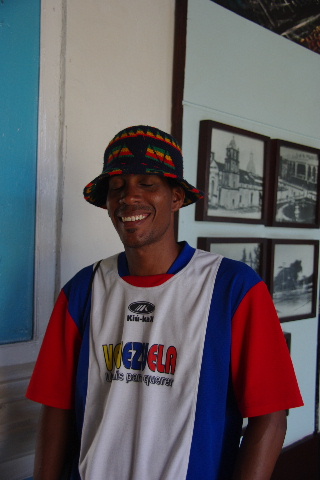 キューバ (63) カーニバル博物館とスタッフとダンサー_c0011649_557999.jpg