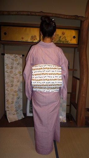 館林木綿に可愛らしい猫の帯のぼよさんの着姿。_f0181251_15343151.jpg