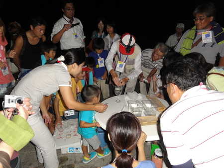 「青白く光るウミホタルわくわく観察会2012」 in せんなん里海公園_c0108460_2112399.jpg