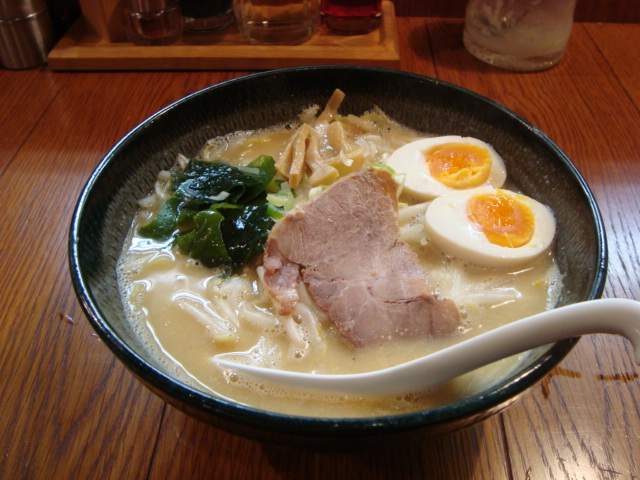 西荻窪「北海道ラーメン　幌ト」へ行く。_f0232060_18281729.jpg