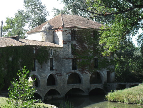 水車とエッフェル Les moulins à eau et Eiffel_e0243221_211049.jpg