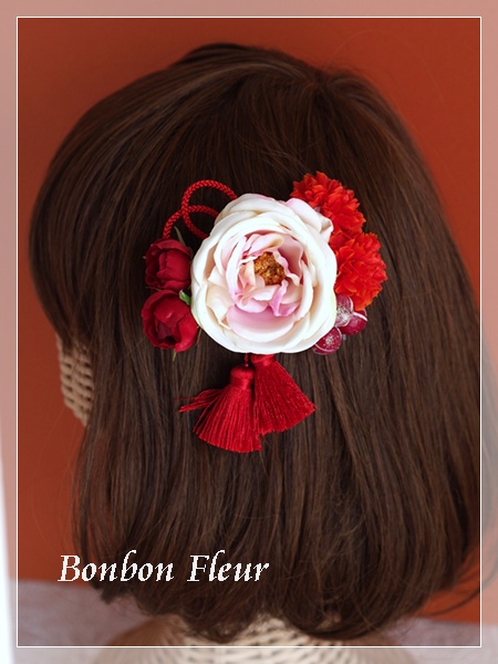セミオーダーコサージュ 七五三用バラとマムの髪飾り Bonbon Fleur Jours Heureux コサージュ 和装髪飾りボンボン フルール