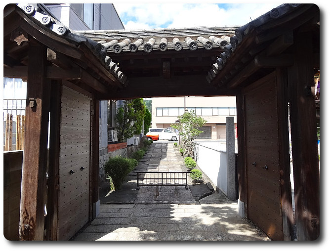 護国寺総門改修工事完成のご報告!_d0214907_9143161.jpg