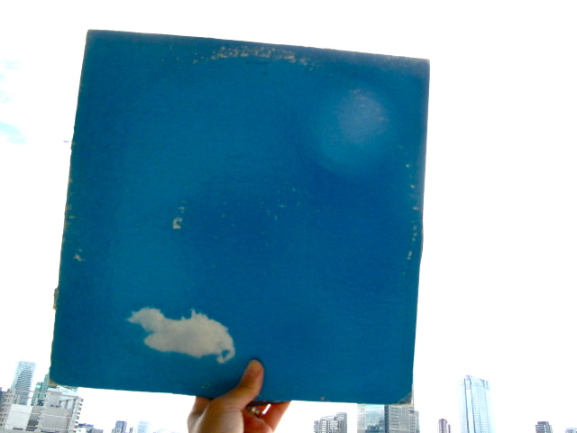 空のレコードと青い短パン :D_f0170995_1524633.jpg