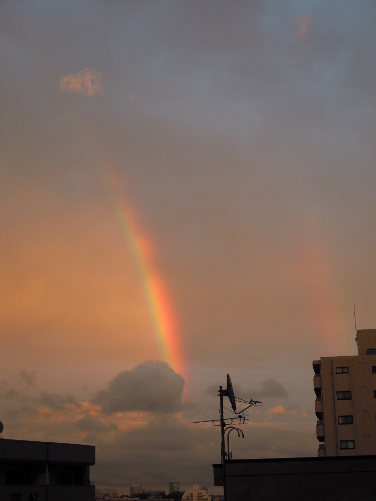 空につっかえ棒_e0081334_19243378.jpg