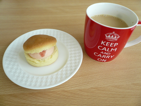 Rodda\'s のクロテッドクリームとスコーン_e0237625_22373567.jpg