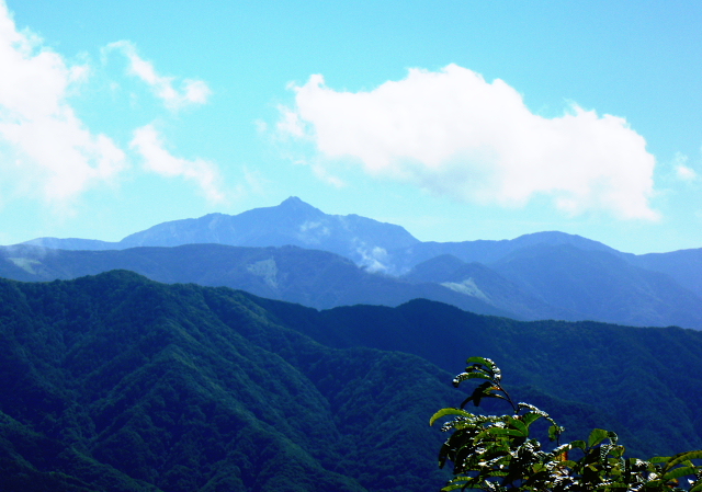 陣馬形山 (1,455M) に登る_d0170615_16323996.jpg