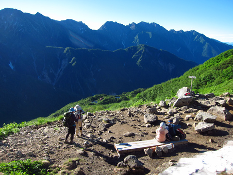 【 秘境を巡る旅　その１１　☆　双六＝鏡平＝新穂へ下山　☆　　鷲羽・水晶・雲ノ平・三俣蓮華・双六】_f0202271_23303535.jpg