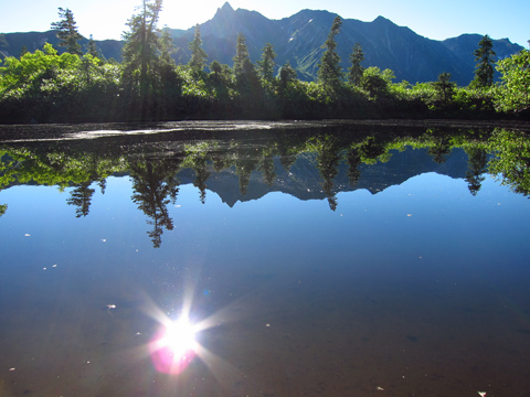 【 秘境を巡る旅　その１１　☆　双六＝鏡平＝新穂へ下山　☆　　鷲羽・水晶・雲ノ平・三俣蓮華・双六】_f0202271_23384796.jpg