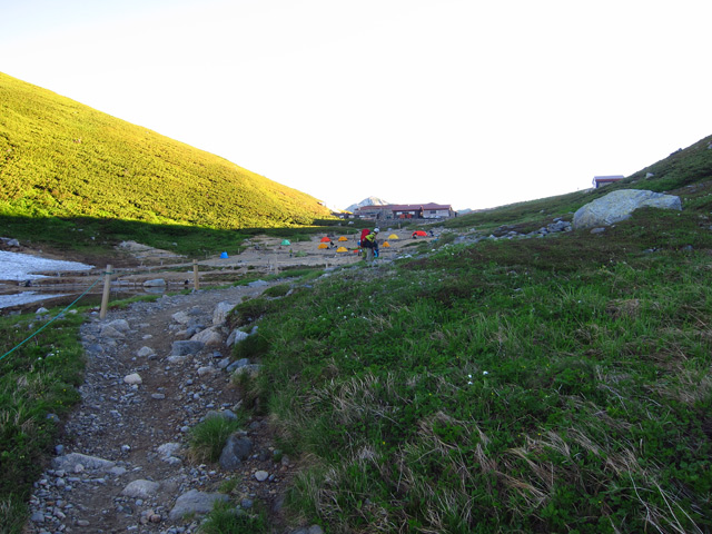 【 秘境を巡る旅　その１１　☆　双六＝鏡平＝新穂へ下山　☆　　鷲羽・水晶・雲ノ平・三俣蓮華・双六】_f0202271_2393935.jpg