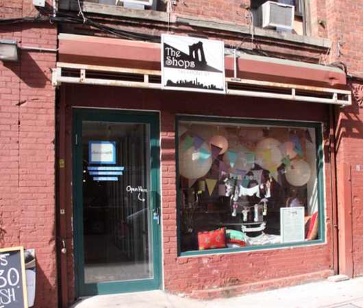 ニューヨーク唯一のペーパー・ドール専門店、Dumbelle_b0007805_5195558.jpg