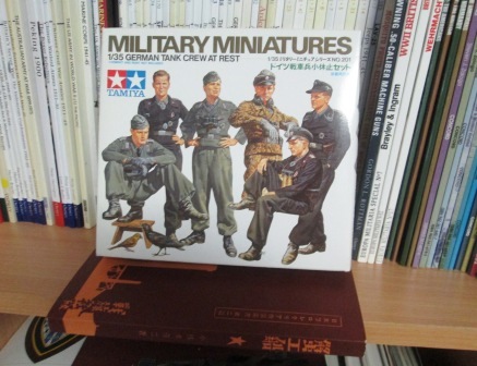 ドイツ　軍装　洋書　3冊セット Amazon.co.jp: 洋書◇ナチス ドイツ装備品写真集 1939-45 本