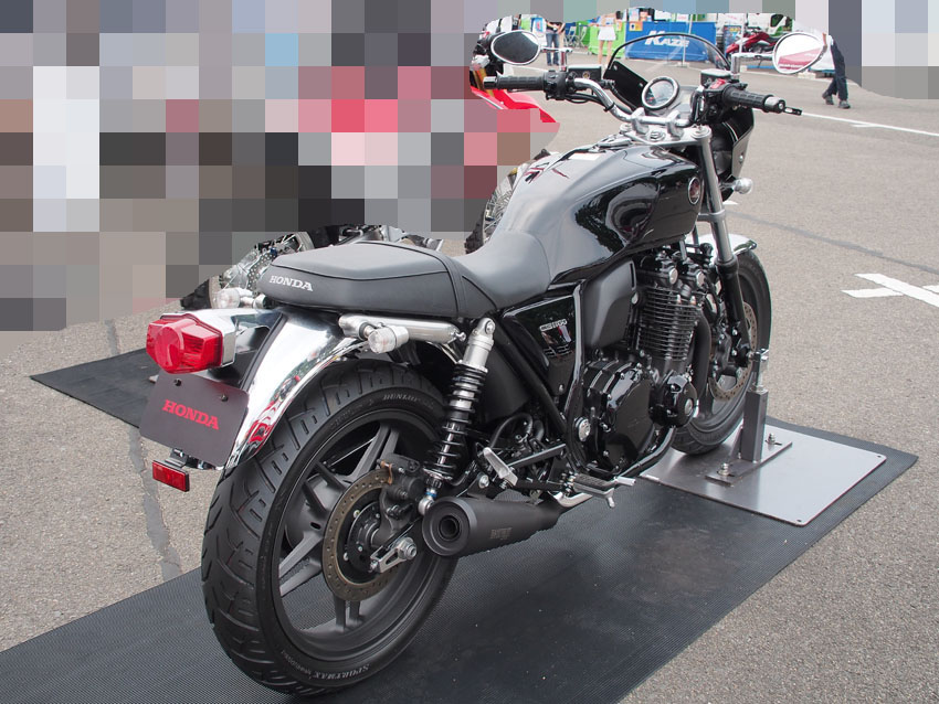 HONDA CB1100 BLACK STYLE（グラファイトブラック） カスタマイズ仕様_d0244687_184032.jpg