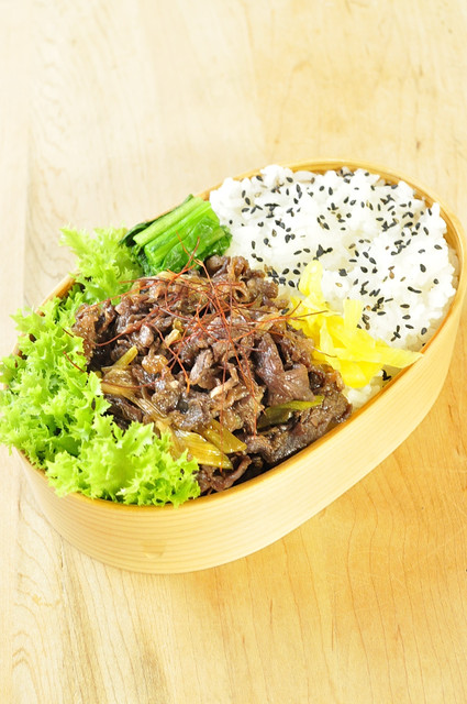 牛丼弁当_b0171098_6462146.jpg