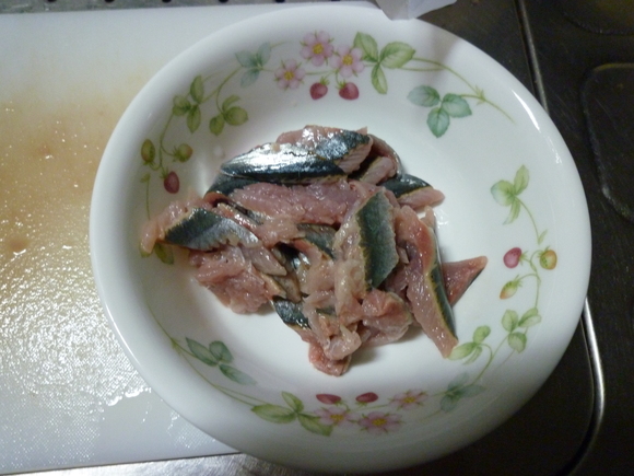 サンマをさばく_b0217741_2365454.jpg