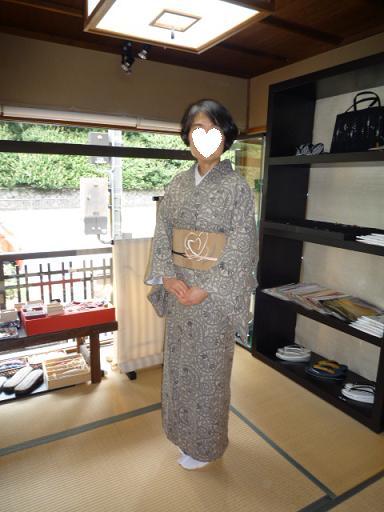 竺仙松煙染小紋にすくいの帯のお客様の着姿。_f0181251_16553457.jpg