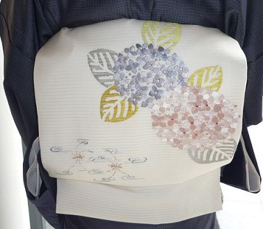 竺仙松煙染小紋にすくいの帯のお客様の着姿。_f0181251_1712112.png