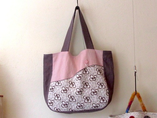 petit panierさんの肩からさげられる大きなバッグは…_f0129557_1535324.jpg