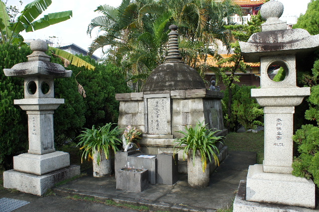 台湾周遊　（７）　＜台中＞　【宝覚寺】 （寶覺禅寺）_c0011649_7434539.jpg