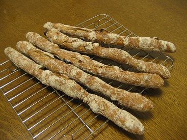 くるみとレーズンの細長いパン Slow Life Bread Life