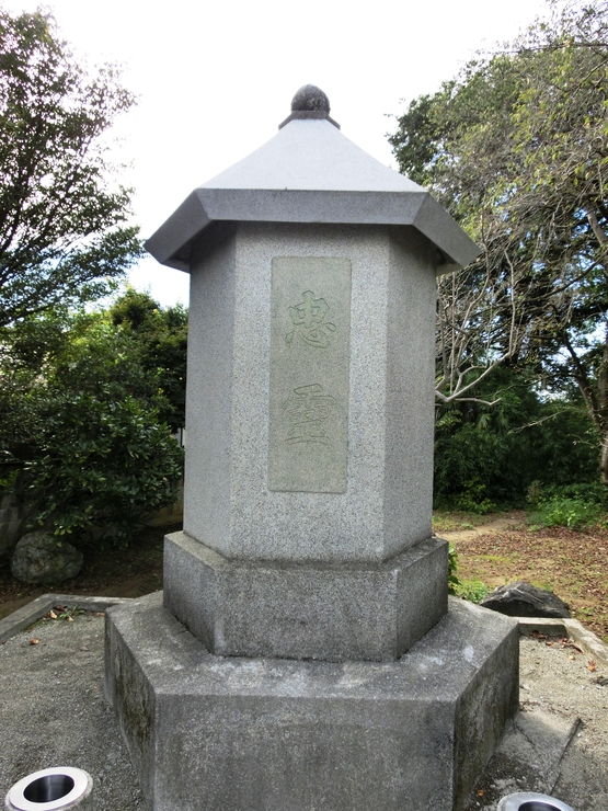 慰霊塔の御影洗い出し_b0048353_11515951.jpg