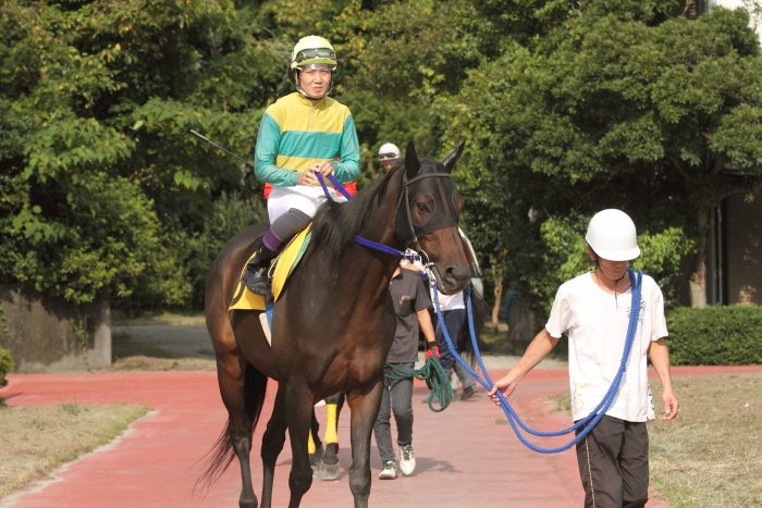 中西達也騎手、地方競馬通算2200勝達成~_a0077663_750359.jpg