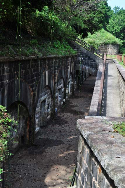 石原台堡塁跡：佐世保の古代遺跡を探検してきた。_c0024176_1585431.jpg