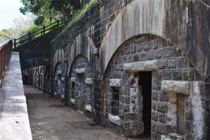 石原台堡塁跡：佐世保の古代遺跡を探検してきた。_c0024176_20579.jpg
