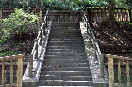 石原台堡塁跡：佐世保の古代遺跡を探検してきた。_c0024176_2105036.jpg