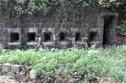 石原台堡塁跡：佐世保の古代遺跡を探検してきた。_c0024176_2244913.jpg